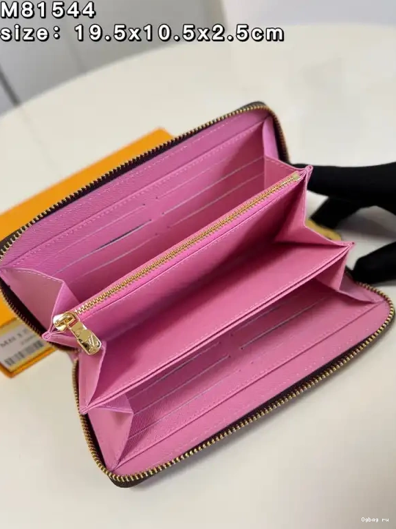 Vuitton ZIPPY Louis WALLET 0524